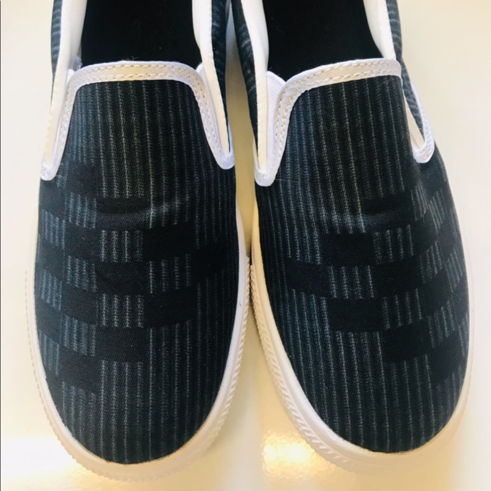 Pōmahina Youth Canvas Slip-on Shoes Size 4Y